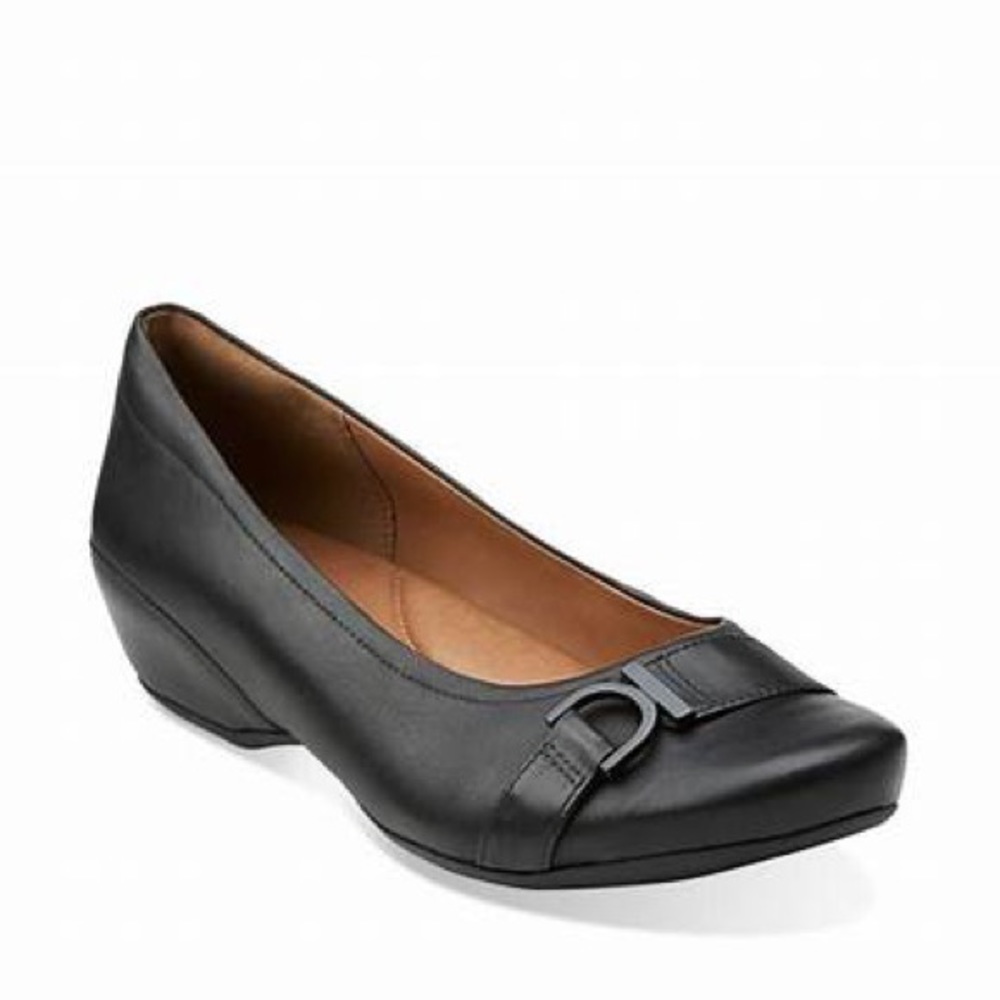 Brand New - Clark’s Black Leather Flats w/Slight Platform Heel - Size 8